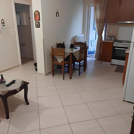 Ομορφο Διαμερισμα Στο Κεντρο Της Πολης Με Παρκιν Apartment Trikala  Bagian luar foto